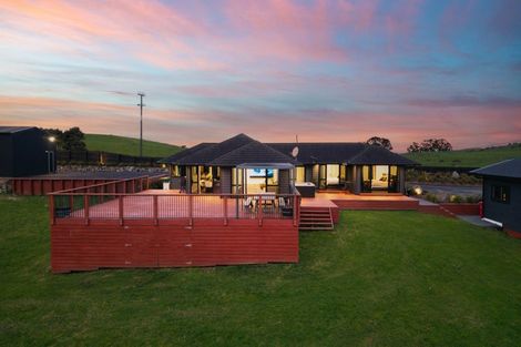 Photo of property in 511 Kiwitahi Road, Helensville, 0875