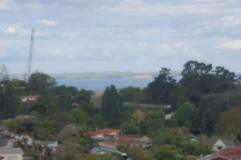 Photo of property in 2/23 Barker Rise, Northcross, Auckland, 0632
