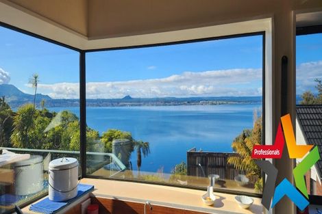 Photo of property in 31 Ewing Grove, Acacia Bay, Taupo, 3330