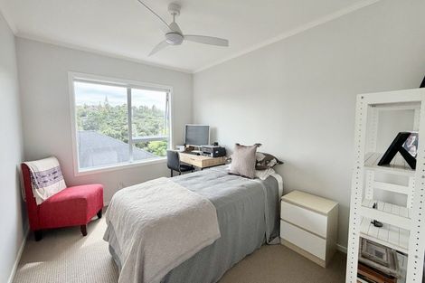 Photo of property in 42 Ravenstone Place, Chatswood, Auckland, 0626