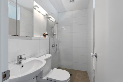 Photo of property in 2/222 Forrest Hill Road, Forrest Hill, Auckland, 0620