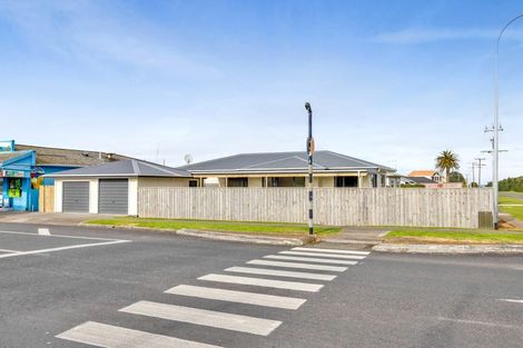 Photo of property in 25 Longfellow Road, Opunake, 4616