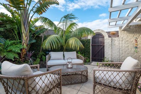 Photo of property in 2/20 Wolsley Avenue, Milford, Auckland, 0620