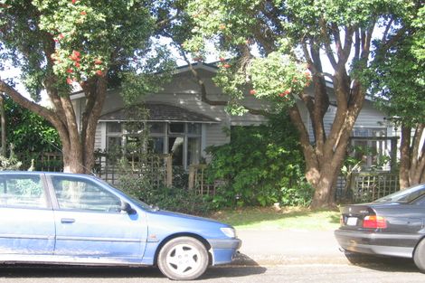 Photo of property in 14 Duders Avenue, Devonport, Auckland, 0624