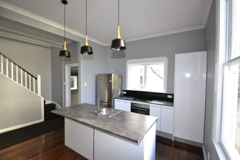 Photo of property in 6 Newman Terrace, Thorndon, Wellington, 6011