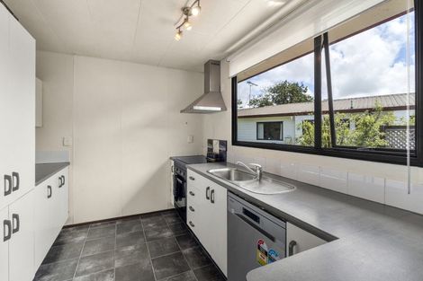 Photo of property in 32 Cemetery Road, Waiuku, 2123