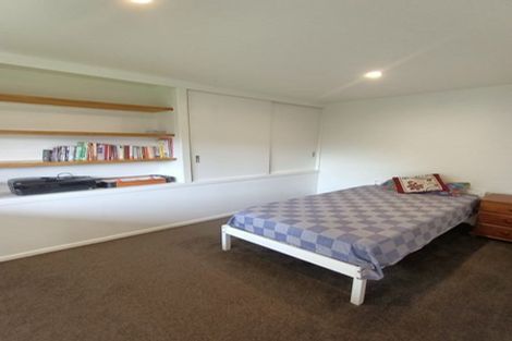Photo of property in 2/527 Glenfield Road, Glenfield, Auckland, 0629