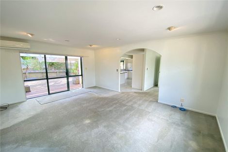 Photo of property in 7 Pukatea Avenue, Albany, Auckland, 0632