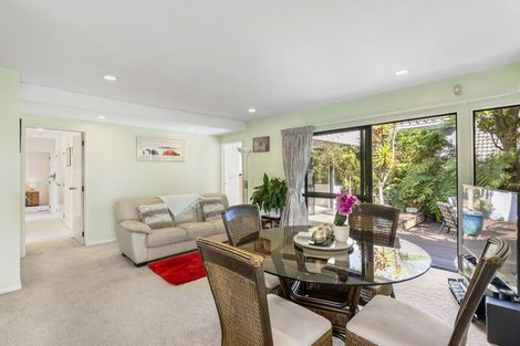 Photo of property in 15 Perendale Close, Somerville, Auckland, 2014