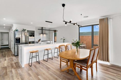 Photo of property in 6 Saint Vincent Way, Waikanae, 5036