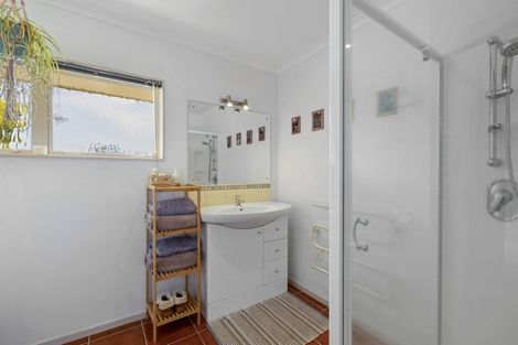 Photo of property in 1 Orlando Close, Frankleigh Park, New Plymouth, 4310