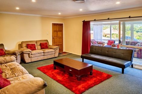 Photo of property in 73 Taylor Terrace, Tawa, Wellington, 5028