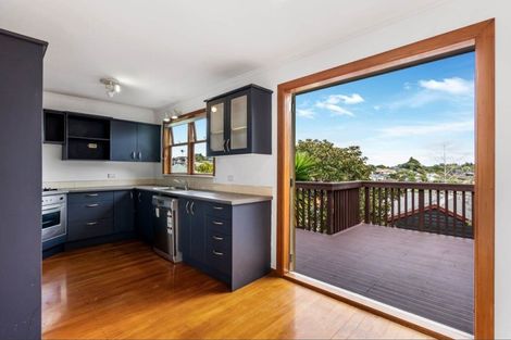 Photo of property in 1/34 Sunset Road, Unsworth Heights, Auckland, 0632