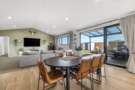 Photo of property in 11 Midsummer Avenue, Stratford, 4332