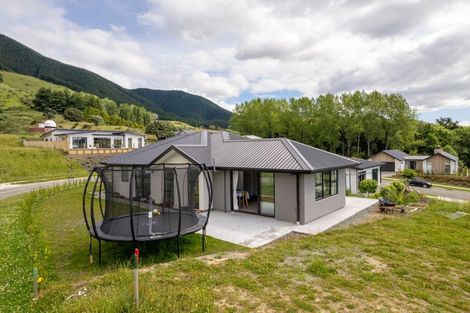 Photo of property in 3 Wansford Place, Stoke, Nelson, 7011