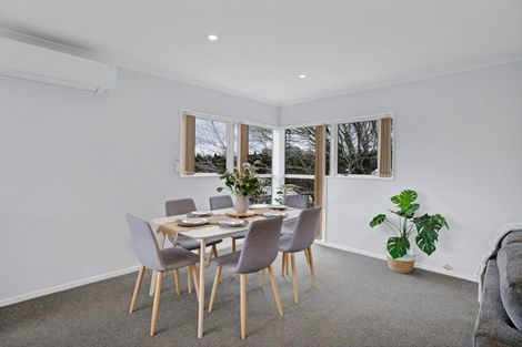 Photo of property in 10 Fairview Place, Westown, New Plymouth, 4310
