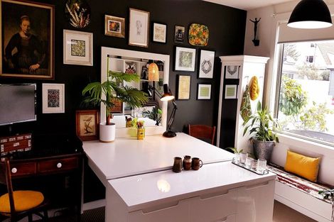 Photo of property in 15 Pukatea Street, Eastbourne, Lower Hutt, 5013