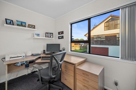 Photo of property in 21 St Annes Crescent, Wattle Downs, Auckland, 2103