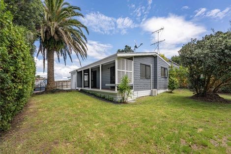Photo of property in 1 Cochrane Avenue, Arkles Bay, Whangaparaoa, 0932