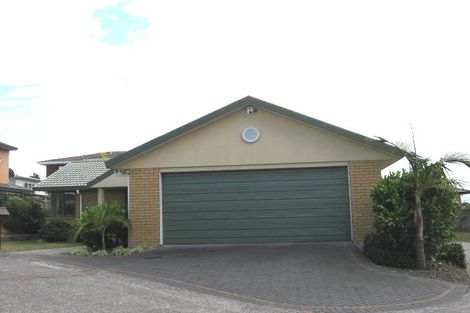 Photo of property in 4 Copplestone Place, New Lynn, Auckland, 0600