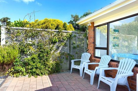 Photo of property in 23 Reeves Street, Waikanae Beach, Waikanae, 5036