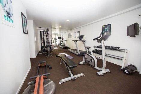 Photo of property in 100 Porritt Avenue, Chatswood, Auckland, 0626