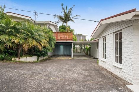 Photo of property in 2/235 Sunset Road, Sunnynook, Auckland, 0632