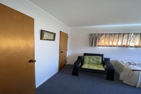 Photo of property in 1/64 Aviemore Drive, Highland Park, Auckland, 2010