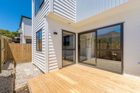 Photo of property in 21b Barron Drive, Green Bay, Auckland, 0604