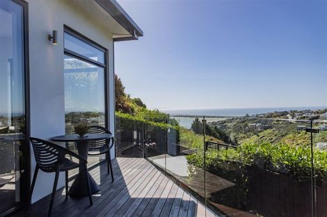 Photo of property in 17 Drayton Drive, Mount Pleasant, Christchurch, 8081