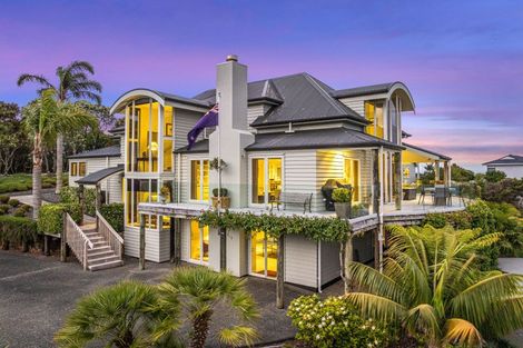 Photo of property in 2 Puriri Place, Sandspit, Warkworth, 0982