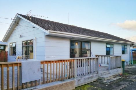 Photo of property in 2/47 Larnoch Road, Henderson, Auckland, 0610