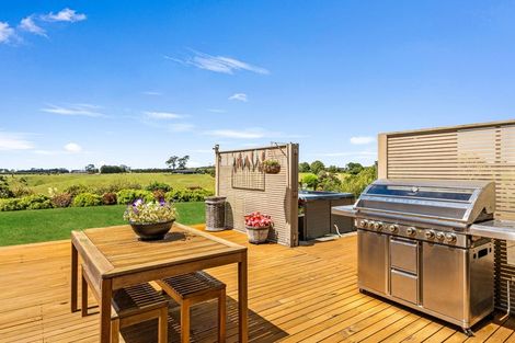 Photo of property in 98 Pitt Road, Hillsborough, New Plymouth, 4372