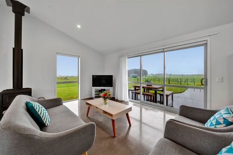 Photo of property in 10 Hawetaone Street, Bell Block, New Plymouth, 4312