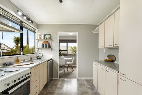 Photo of property in 66 Lynn Road, Bayview, Auckland, 0629