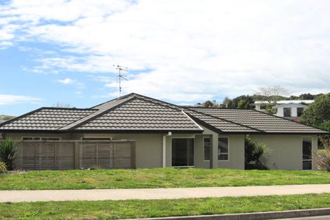 Photo of property in 2 Bateleur Close, Welcome Bay, Tauranga, 3112