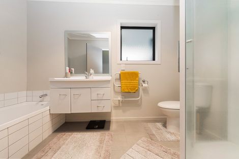 Photo of property in 49/64 Kawaha Point Road, Kawaha Point, Rotorua, 3010