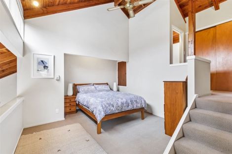 Photo of property in 2 Menear Lane, Hillcrest, Auckland, 0627