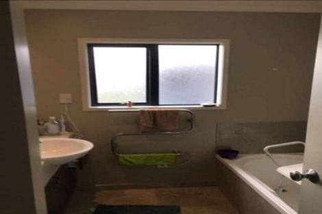 Photo of property in 4 Vicente Place, Oteha, Auckland, 0632