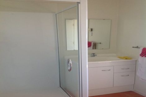 Photo of property in 33 Alexander Street, Cockle Bay, Auckland, 2014