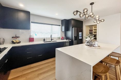 Photo of property in 53 Johnstone Drive, Fitzherbert, Palmerston North, 4410