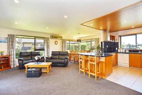 Photo of property in 11 Amdale Avenue, Broomfield, Christchurch, 8042