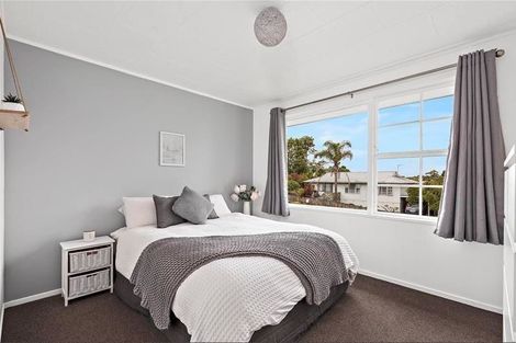Photo of property in 3 Sumich Place, West Harbour, Auckland, 0618