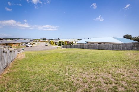 Photo of property in 13 Teppett Place, Foxton Beach, Foxton, 4815