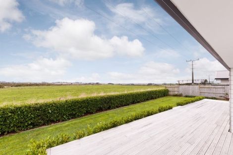 Photo of property in 11 Saint Heliers Grove, Fitzherbert, Palmerston North, 4410