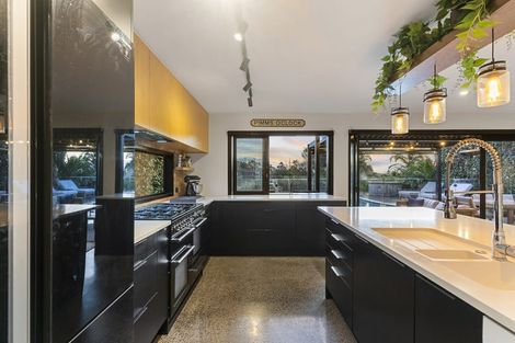 Photo of property in 172 Bleakhouse Road, Mellons Bay, Auckland, 2014