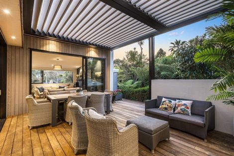 Photo of property in 2a Peter Terrace, Castor Bay, Auckland, 0620