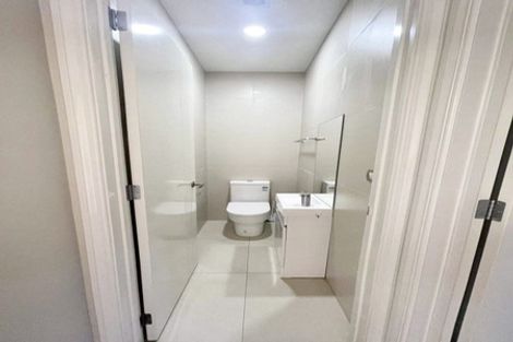 Photo of property in 436 East Coast Road, Windsor Park, Auckland, 0630