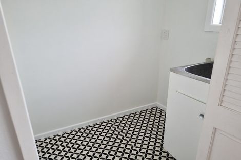 Photo of property in 38 Cowling Road, Hurdon, New Plymouth, 4310