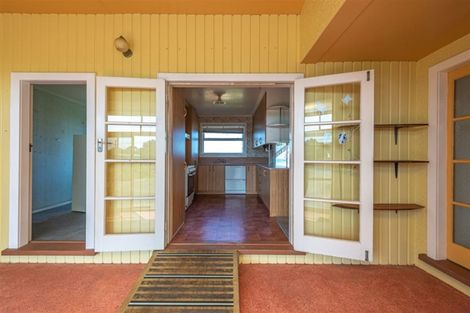 Photo of property in 93 Karaka Street, Castlecliff, Whanganui, 4501